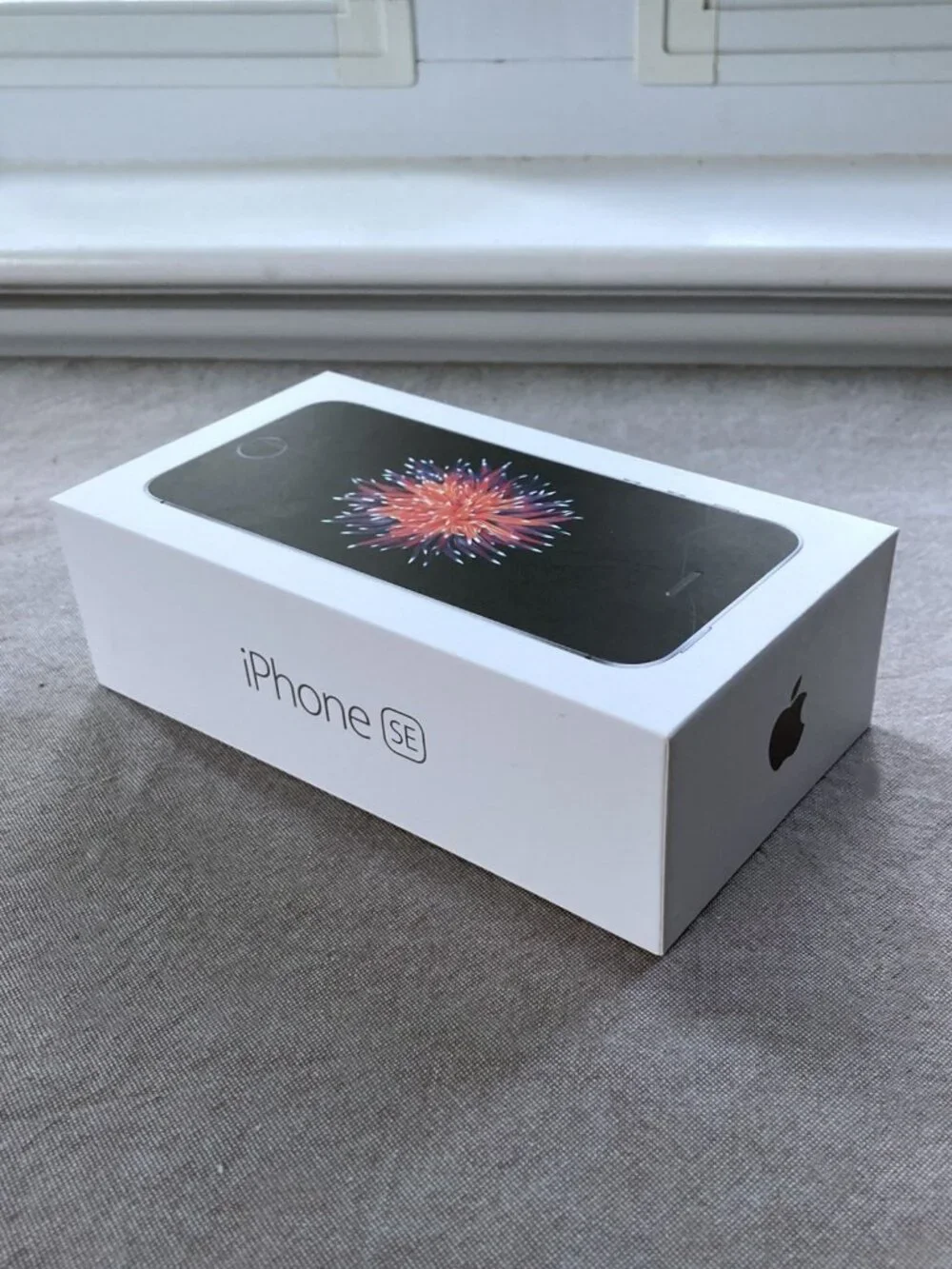 BOX ONLY - Apple iPhone SE (1st Gen) 16 GB Empty Box, 2016, OEM